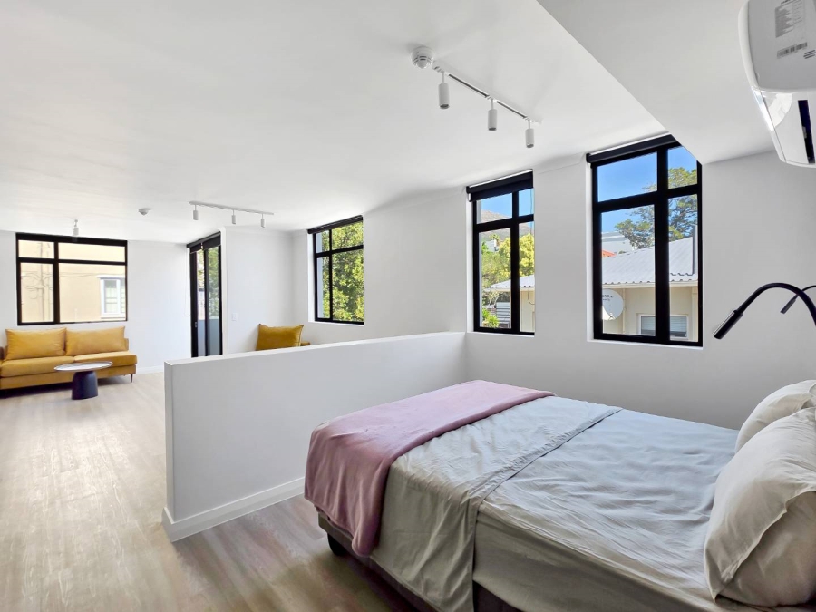 1 Bedroom Property for Sale in Vredehoek Western Cape